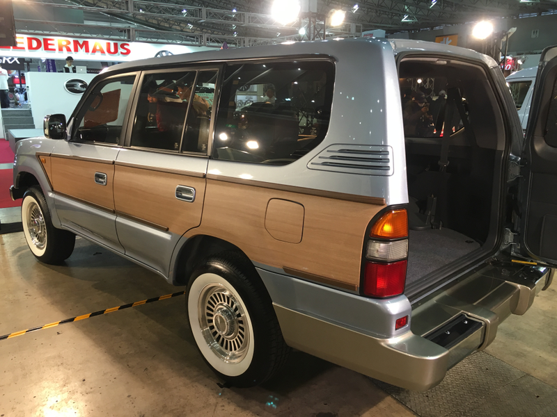 Illustration for article titled This Custom Toyota Prado 'Texas Edition' Is The Wood Paneling Look Done Right